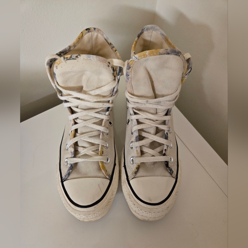 White Classic High-Top Canvas Sneakers With Floral Detail - Picture 3 of 8